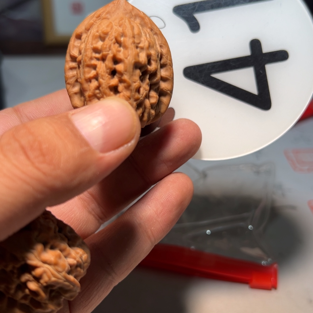 痞***.文玩核桃，白色41号