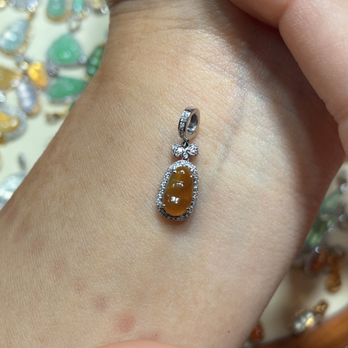 【闪购商品】翡翠吊坠(不含链)18K金镶嵌