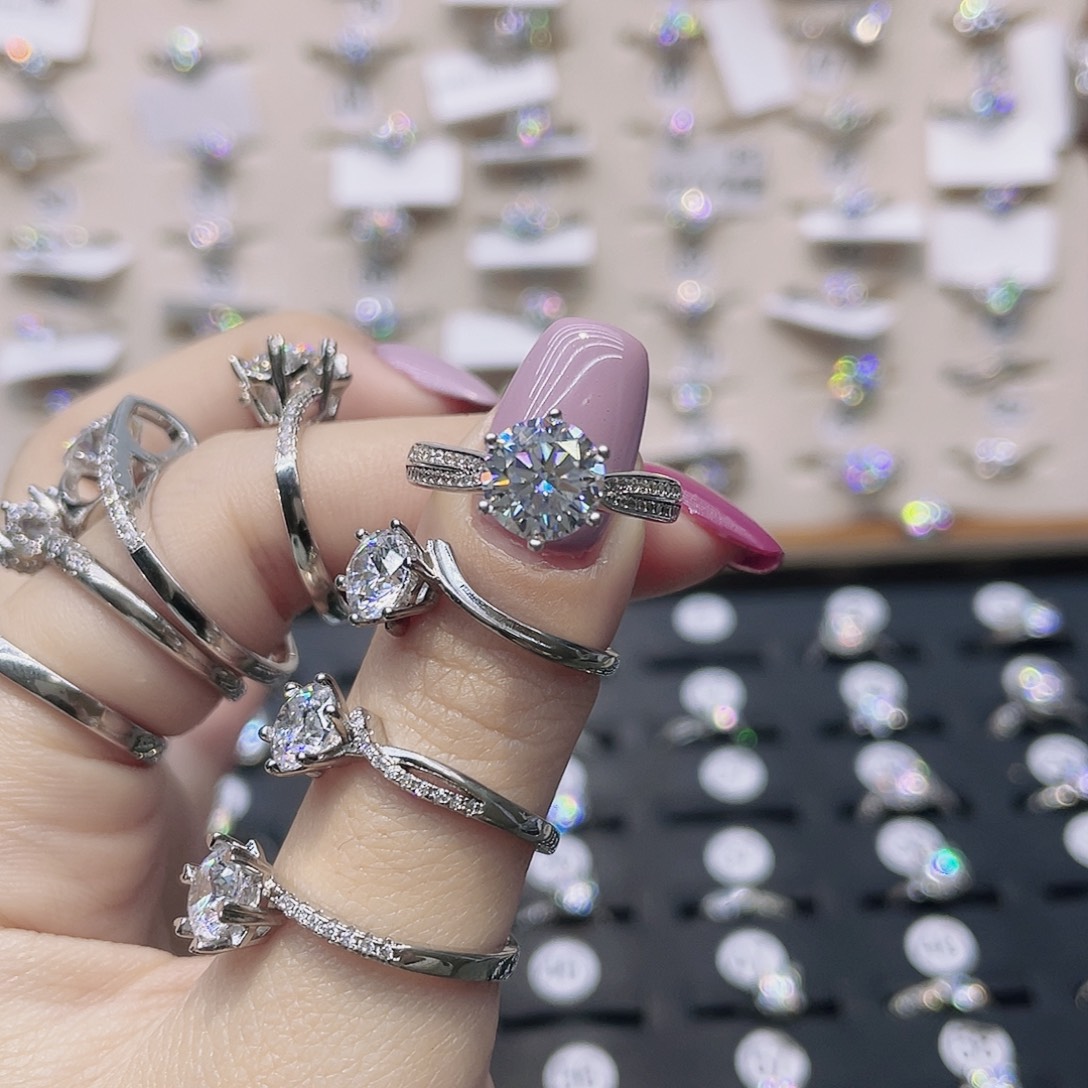 莫桑石非金属圈12。 星光皇后2克拉