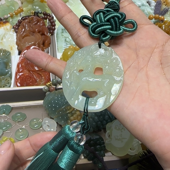 蛇纹石玉吊坠未镶嵌