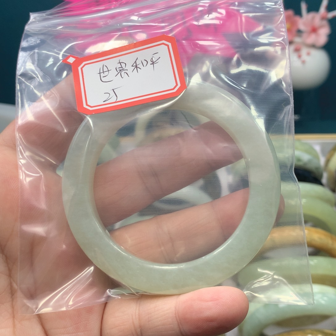 透闪石-蛇纹石玉手镯未镶嵌世***.