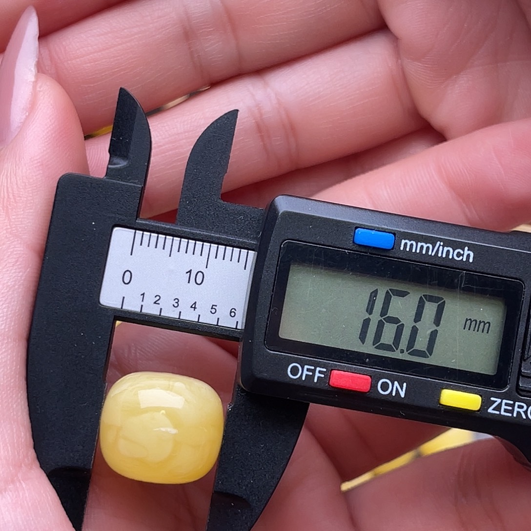 小****琥珀未镶嵌裸石蜜蜡墩子梦