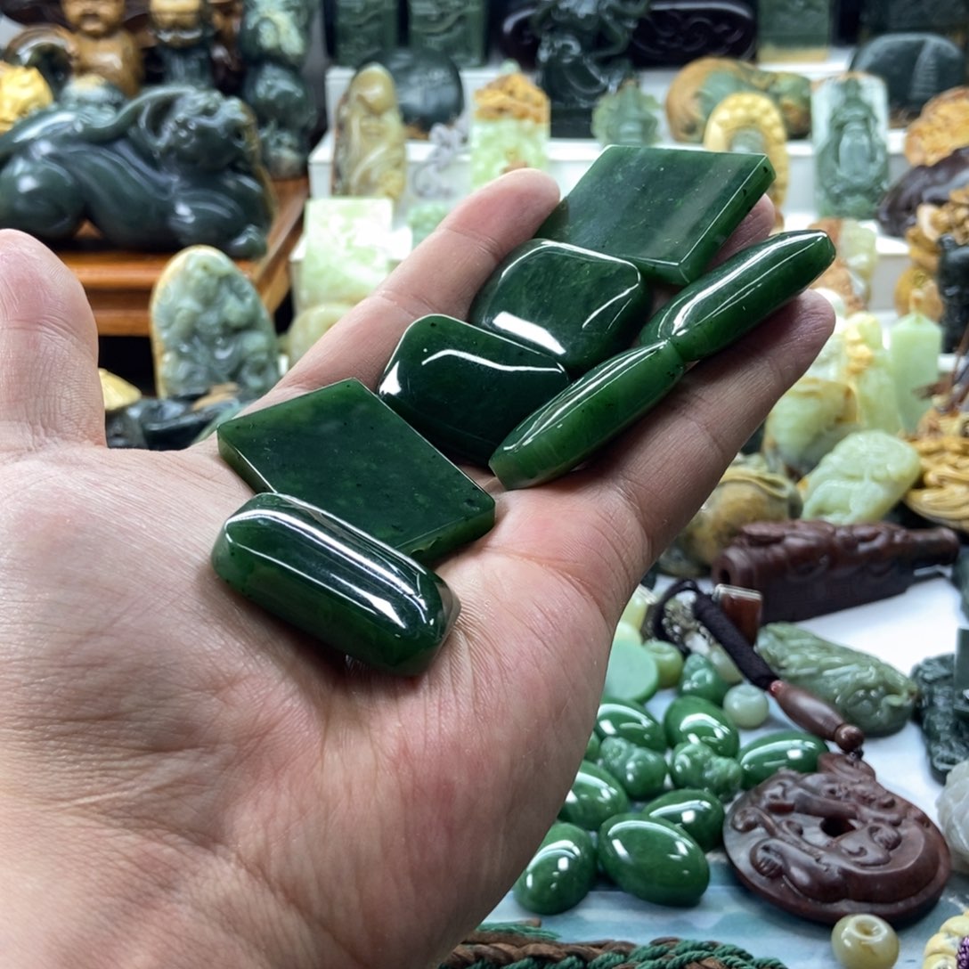 玉***生和田玉（碧玉）未镶嵌把件