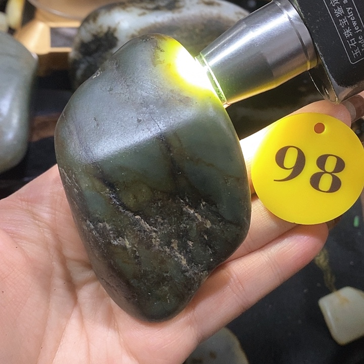 未镶嵌和田玉（糖玉）挂件