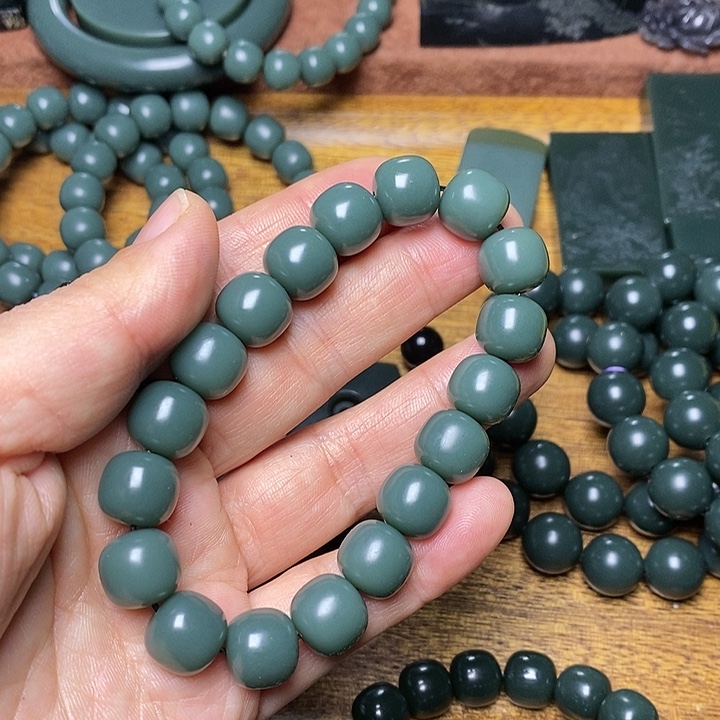 随***。和田玉（青玉）未镶嵌手链和田玉青海格尔木瓦蓝毕业微瑕