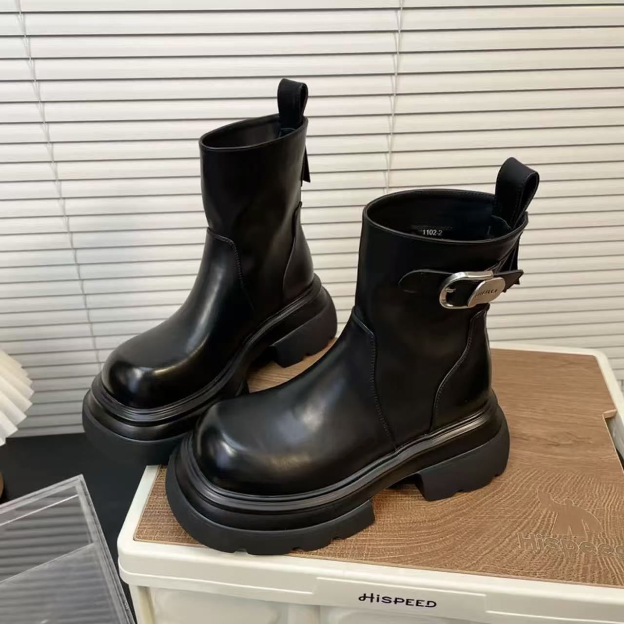 【运费险】休闲风增高中跟马丁靴厚底烟筒靴烟筒靴冬季圆头