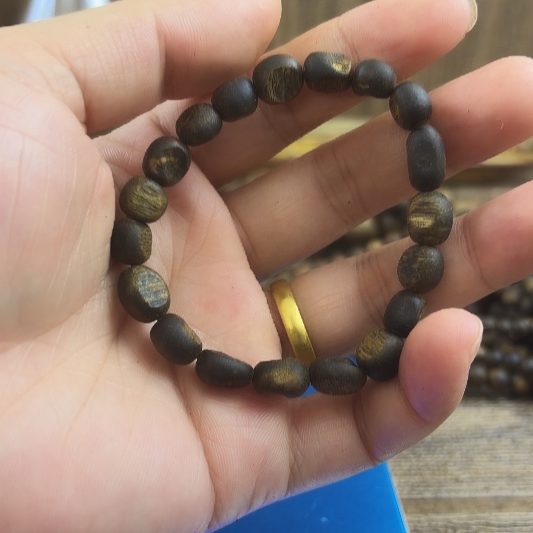 刘***俊沉香手串留疤单圈➕0.8/7克➕