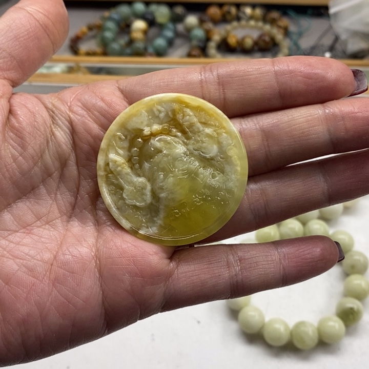 蛇纹石玉未镶嵌颈饰