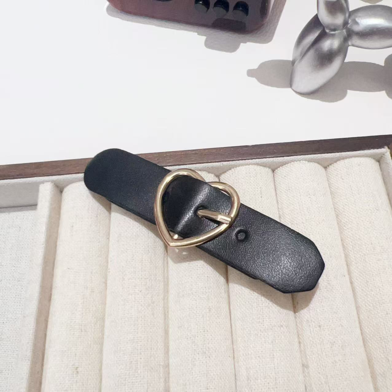 设计感小众爱心侧边刘海夹J2235