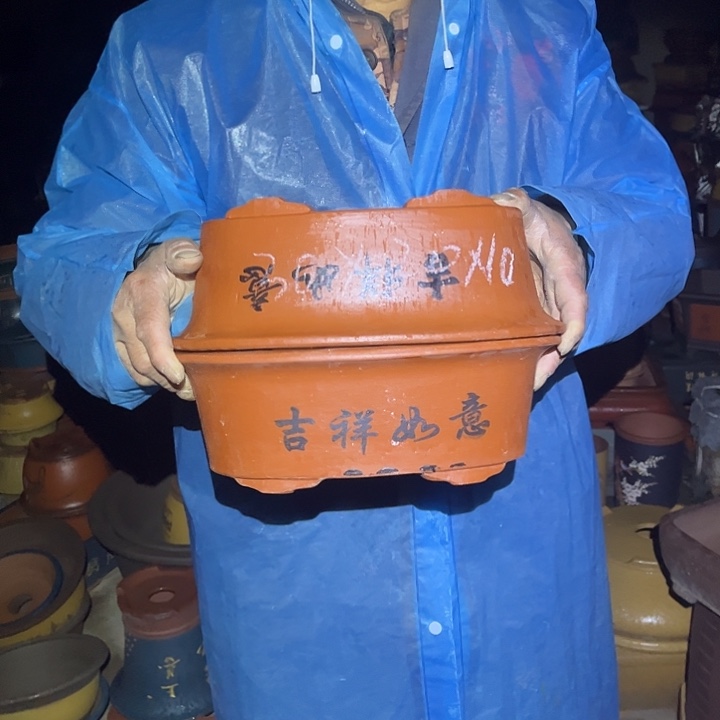 紫砂花盆紫砂花盆和小盆栽