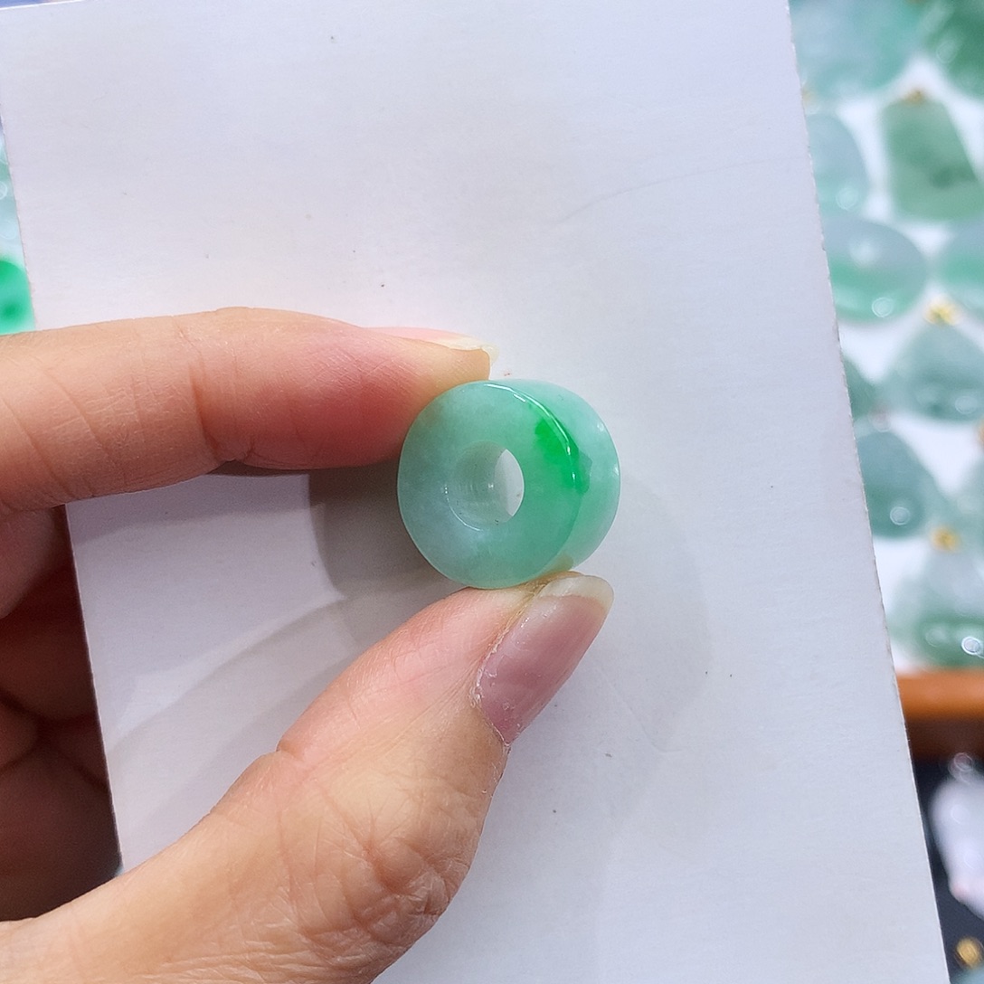 翡翠未镶嵌颈饰翡翠吊坠