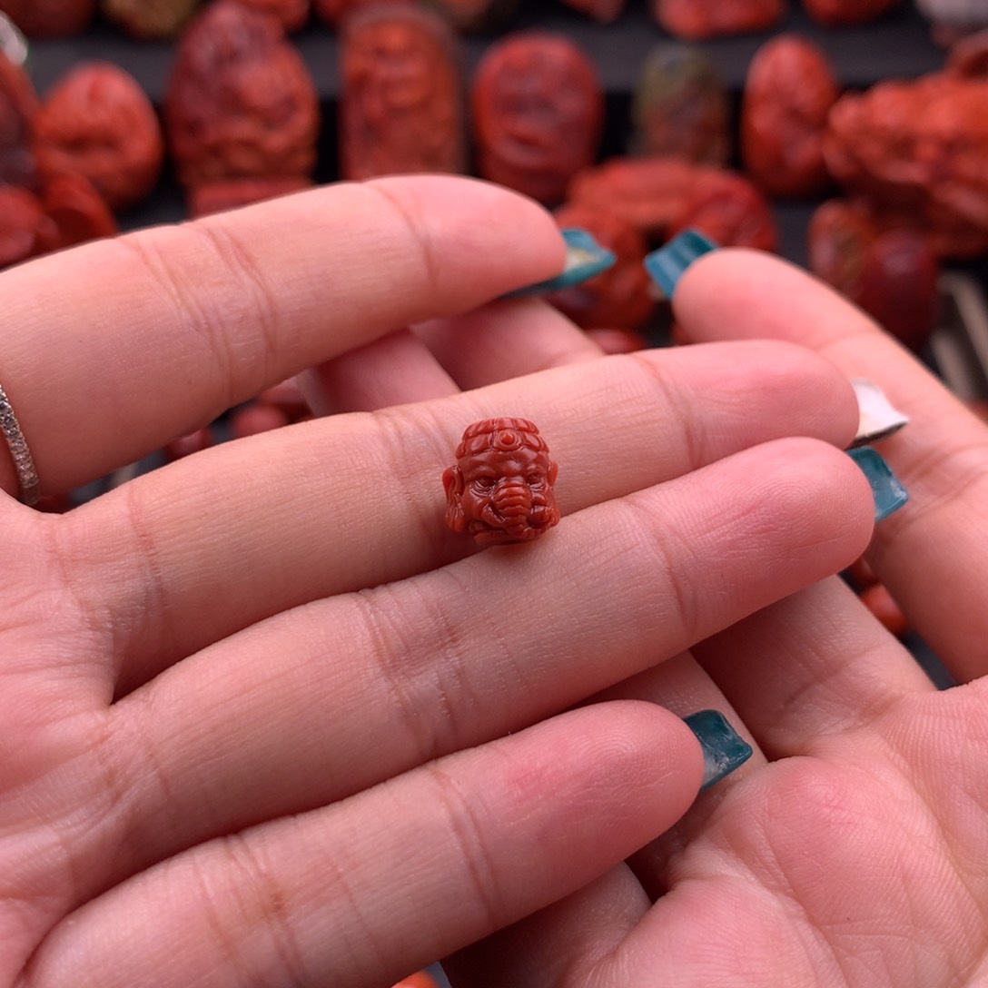 南红玛瑙南红川料原矿精工象神10mm未镶嵌手**云