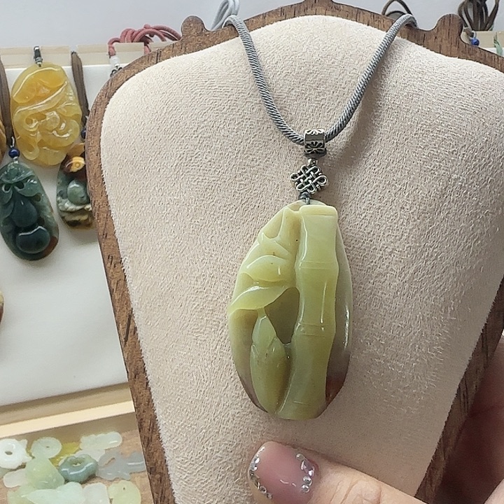 岫玉合金颈饰竹节