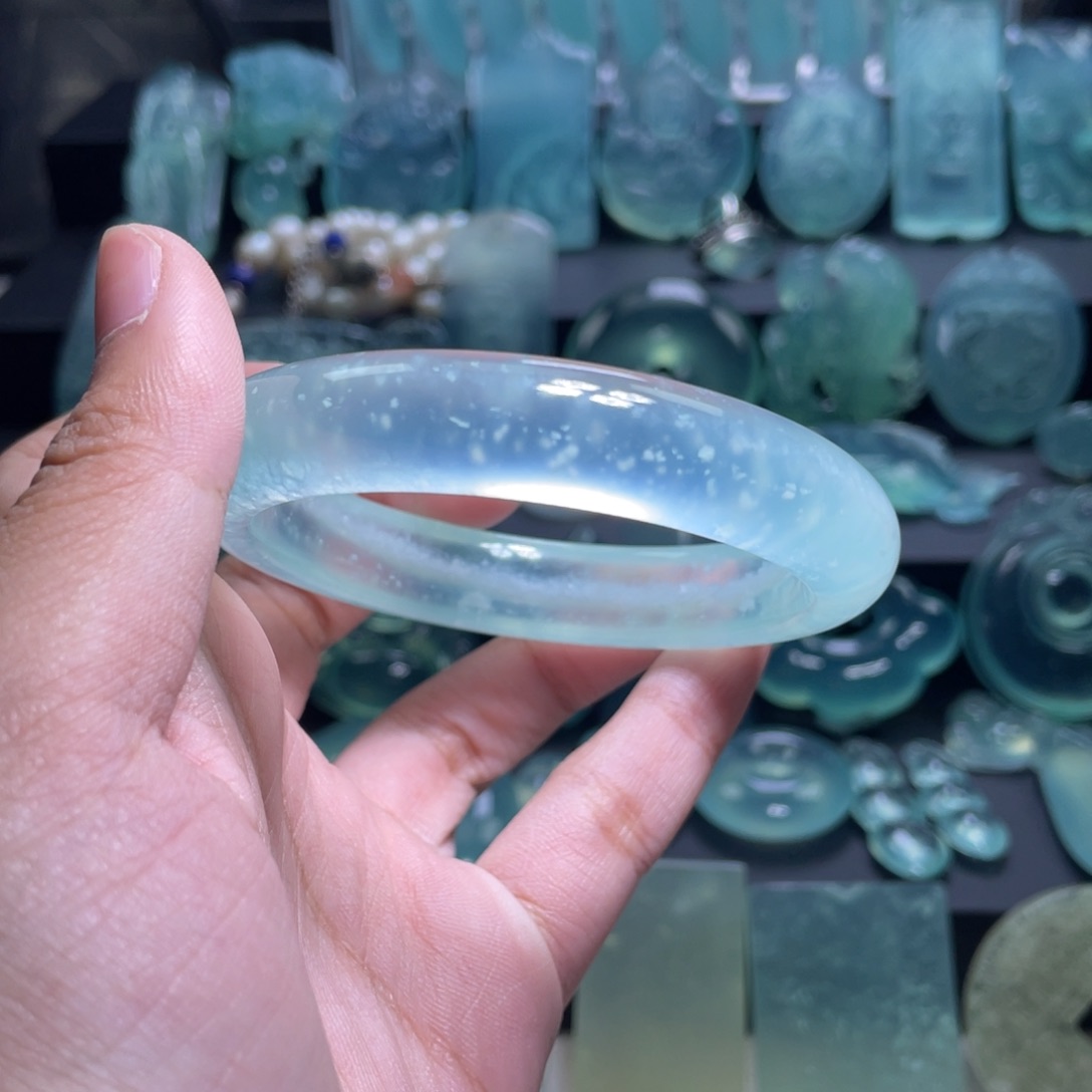 蛇纹石玉颈饰未镶嵌