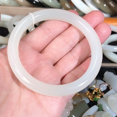 和田玉手镯未镶嵌