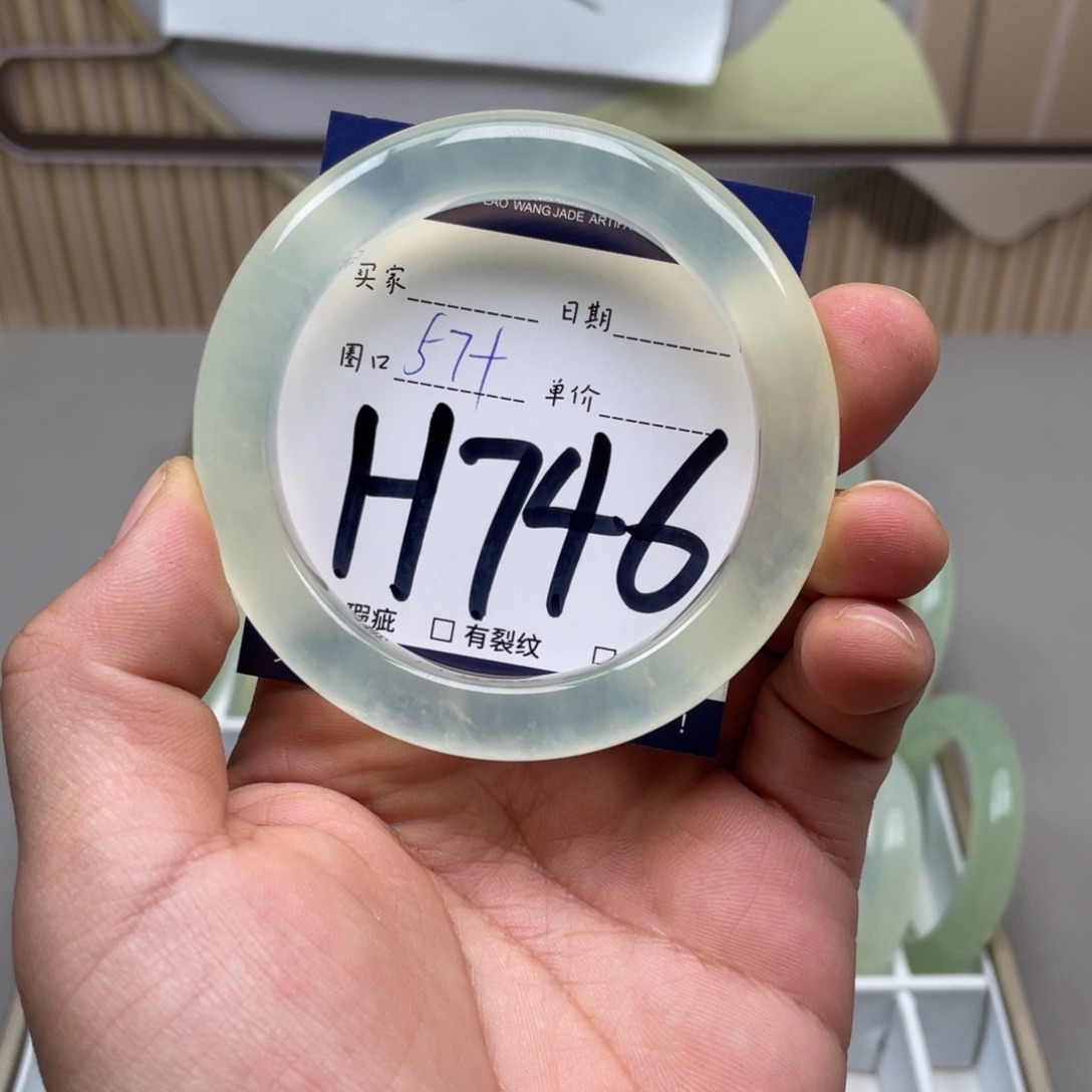 岫玉手镯手镯未镶嵌