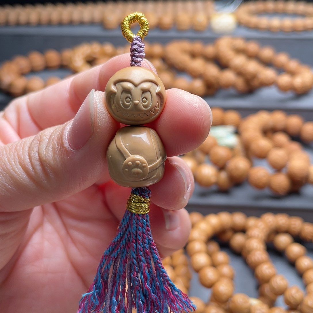 猴头核桃吊坠拉布布提溜