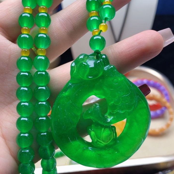 翡翠颈饰未镶嵌吊坠