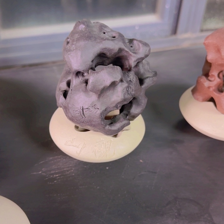 紫砂茶壶太湖石香炉黑