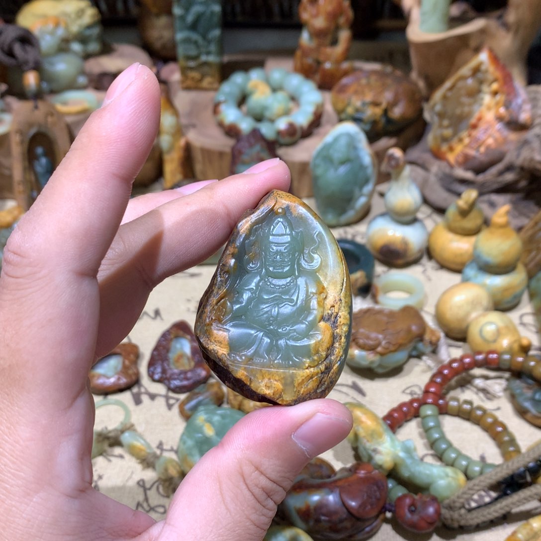 岫岩河磨玉（透闪石质玉）挂件未镶嵌二****?