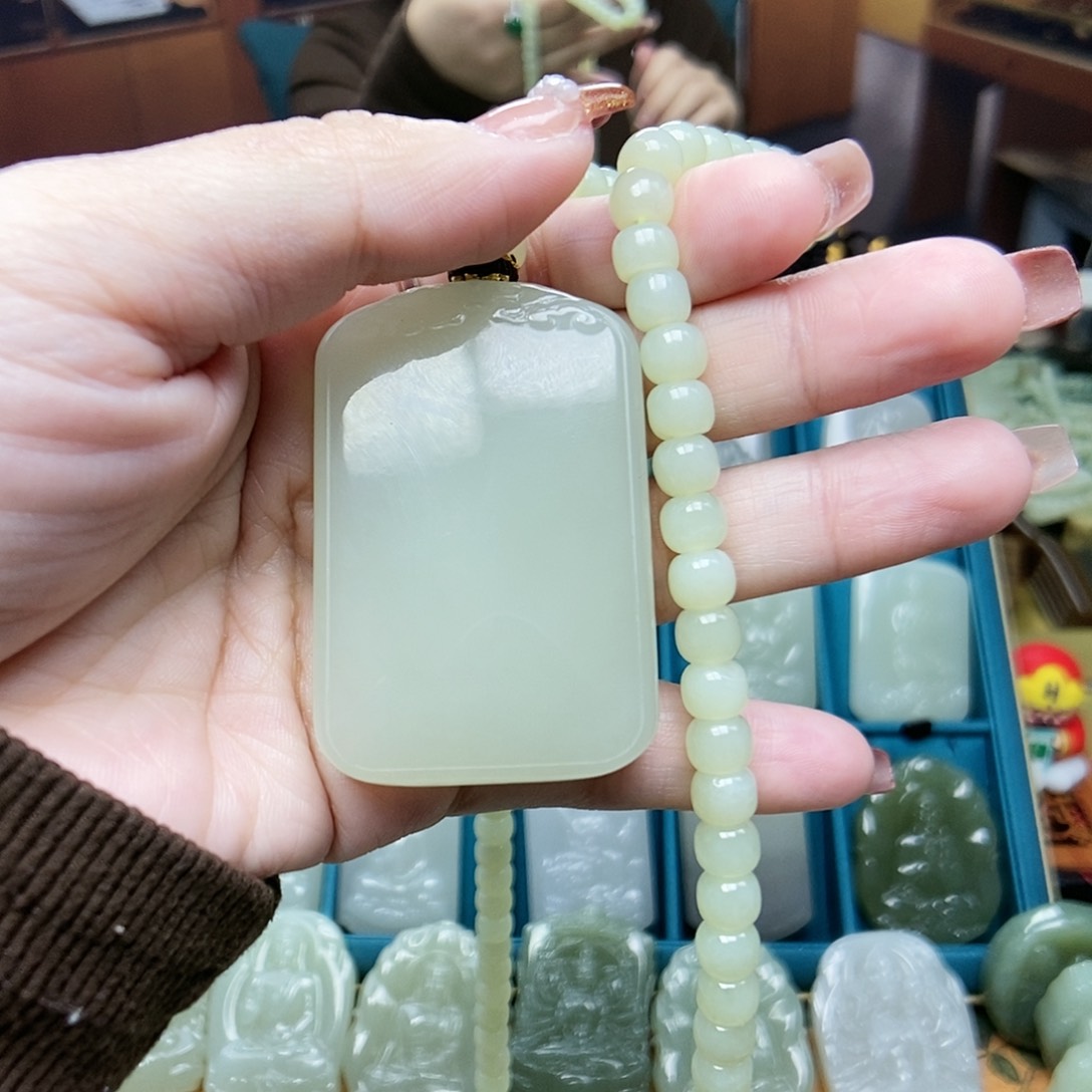 和田玉颈饰未镶嵌?****?