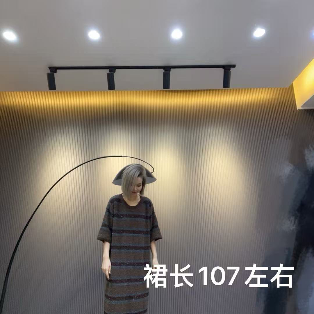 919#圆领亮线条纹针织半袖长裙