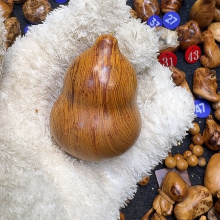 杨****柏木（崖柏）无事牌