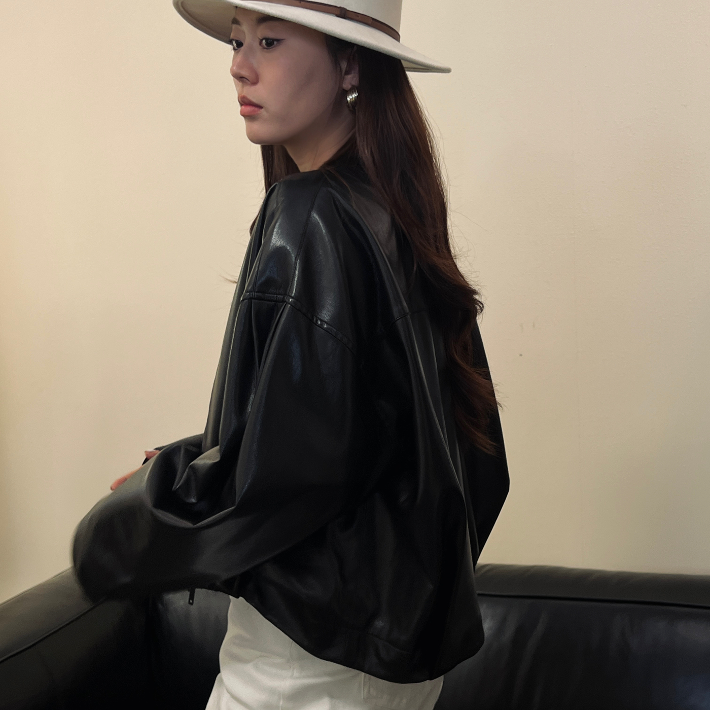 2025新款黑色圆领皮衣外套女高级感拉链夹克0566