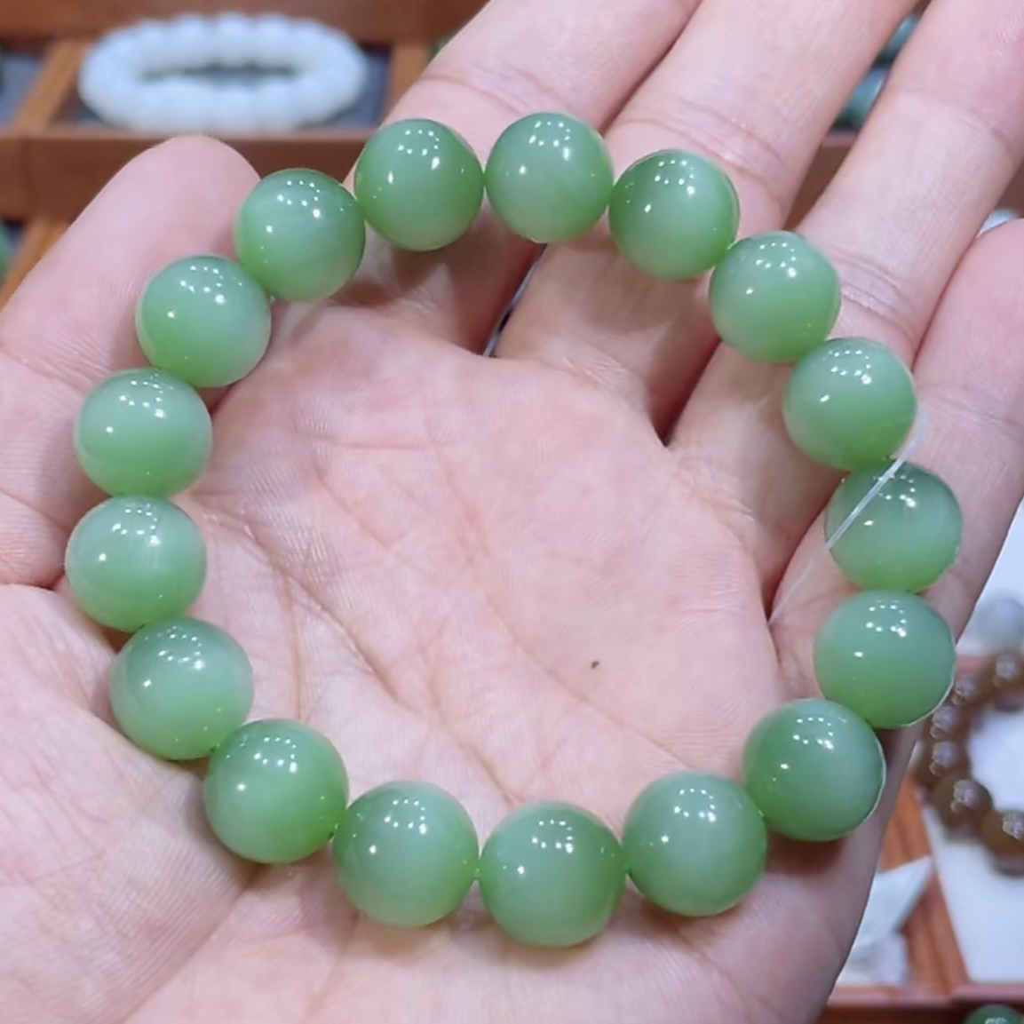 和田玉俄料碧玉粉绿猫眼手串12mm
