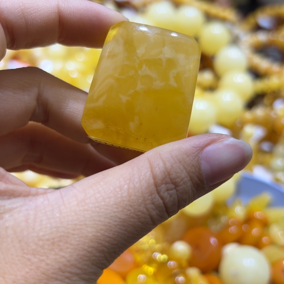 琥珀珠宝奇石未镶嵌