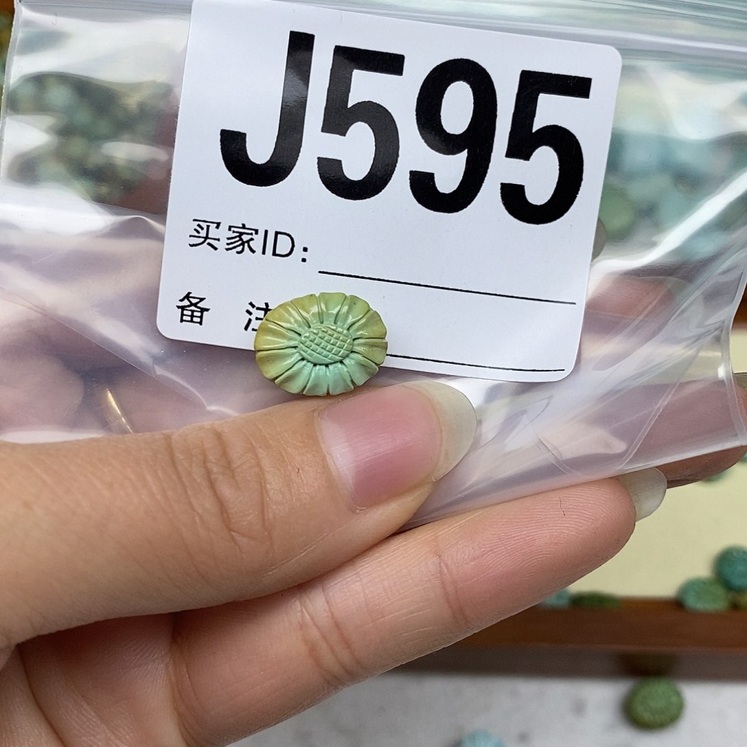 绿松石配饰未镶嵌可****了