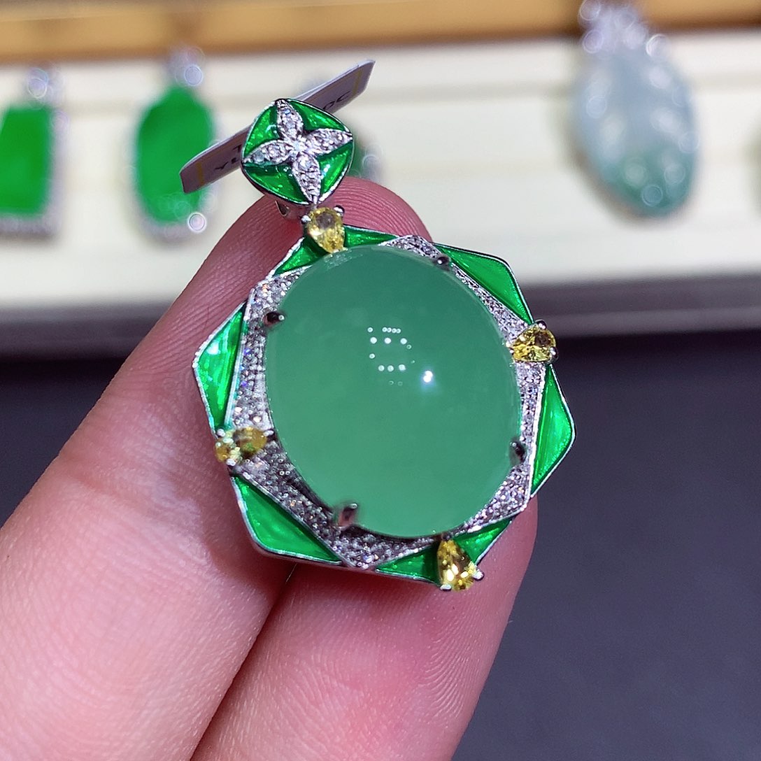 翡翠吊坠(不含链)18K金镶嵌