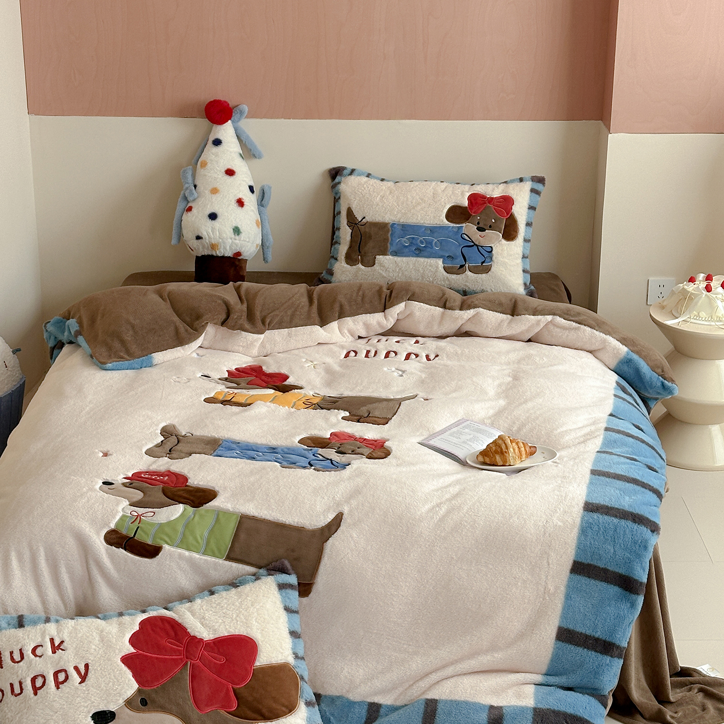 纺臣【腊肠朵宝】设计师款加厚牛奶绒四件套双面加绒床单被套三件套