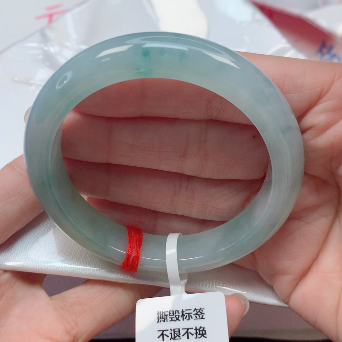 翡翠手镯未镶嵌55圈