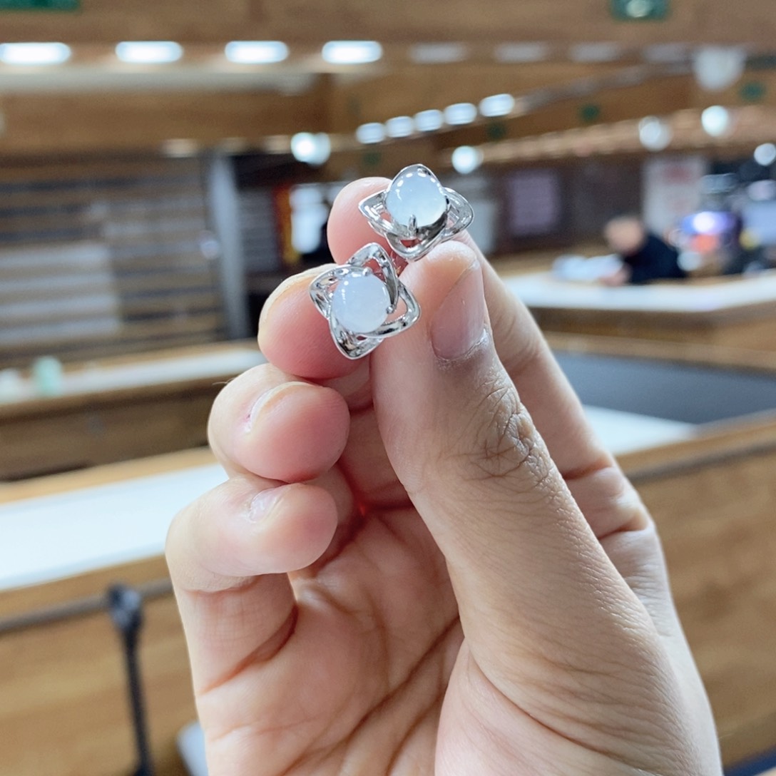 翡翠耳饰未镶嵌买断