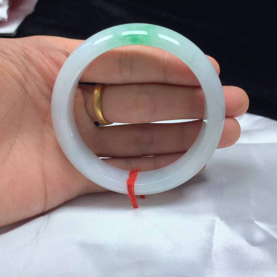 翡翠未镶嵌手镯（圆镯）56