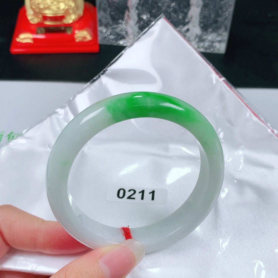 翡翠手镯未镶嵌  编号0211 正圈56