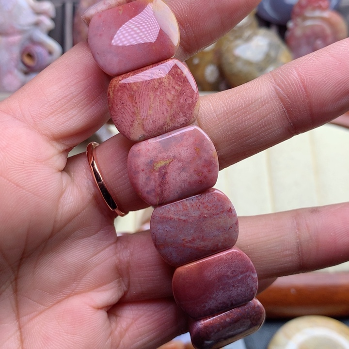 硅化珊瑚（珊瑚玉）颈饰未镶嵌