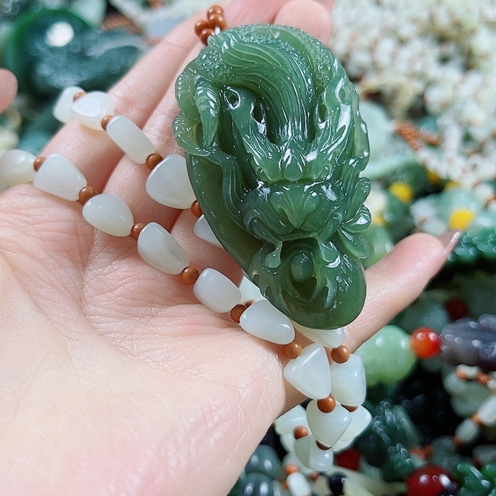 和田玉未镶嵌颈饰