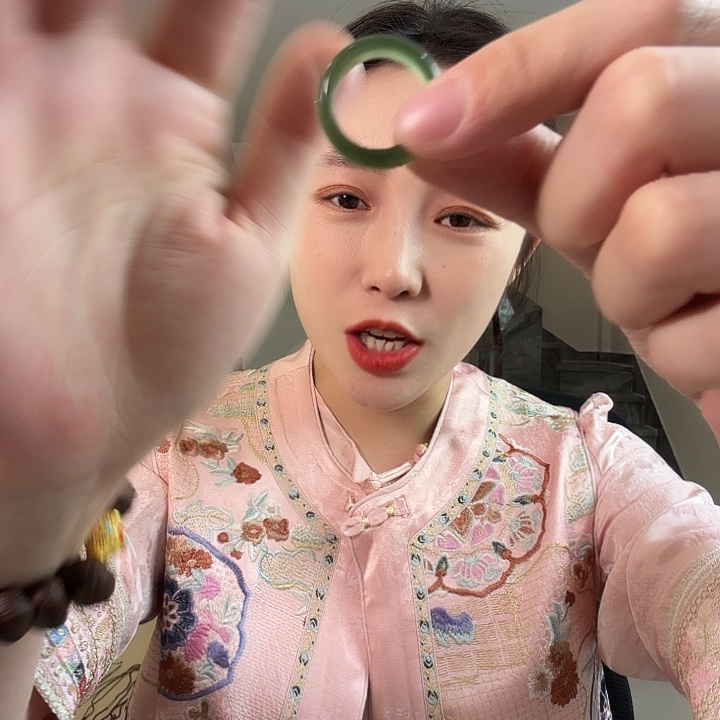 向****蛇纹石玉未镶嵌颈饰