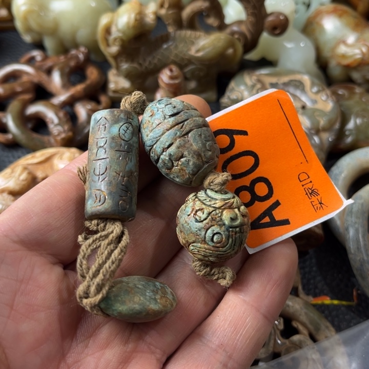 和田玉颈饰未镶嵌