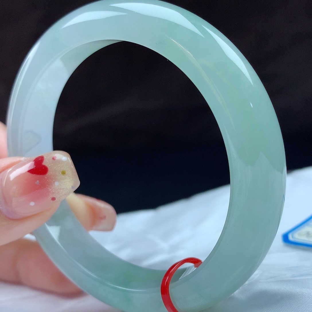 翡翠手镯未镶嵌懂****敏96708，