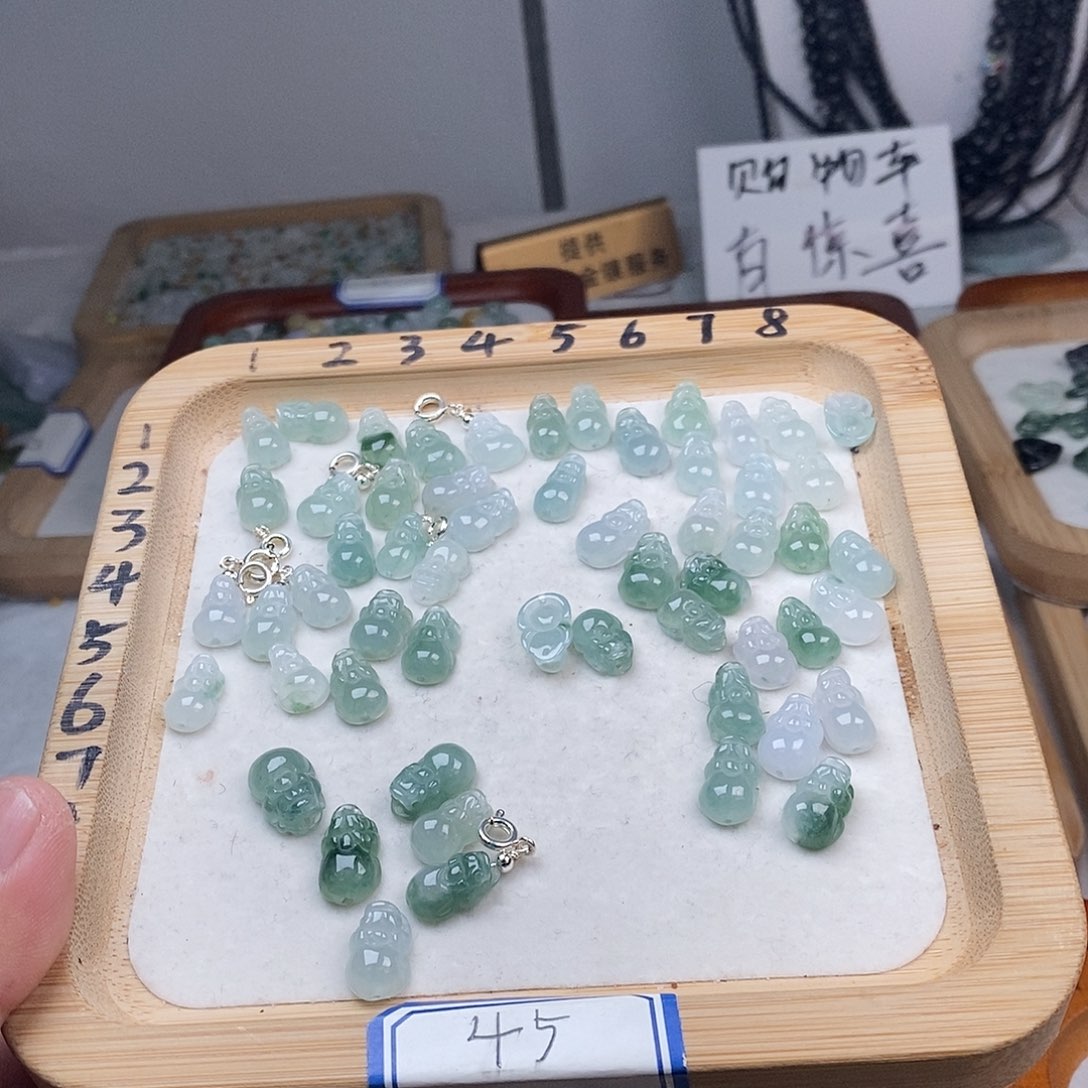 翡翠颈饰未镶嵌皮丘45一个