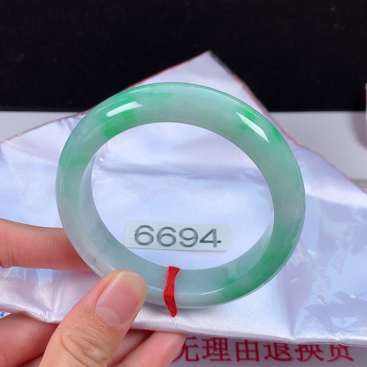 【闪购商品】翡翠手镯未镶嵌56圈口