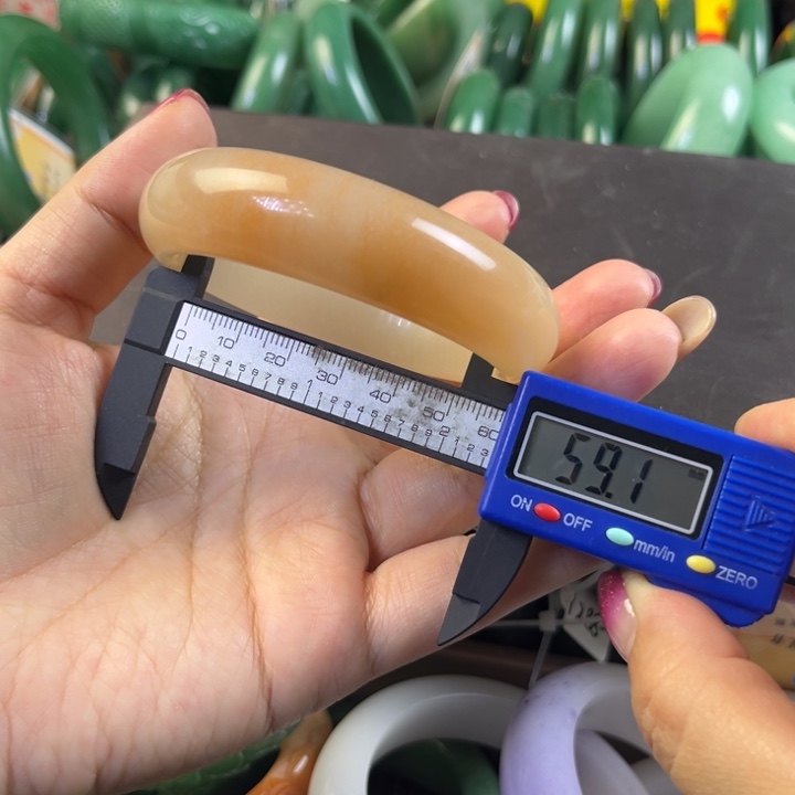 用***0石英质玉未镶嵌手镯