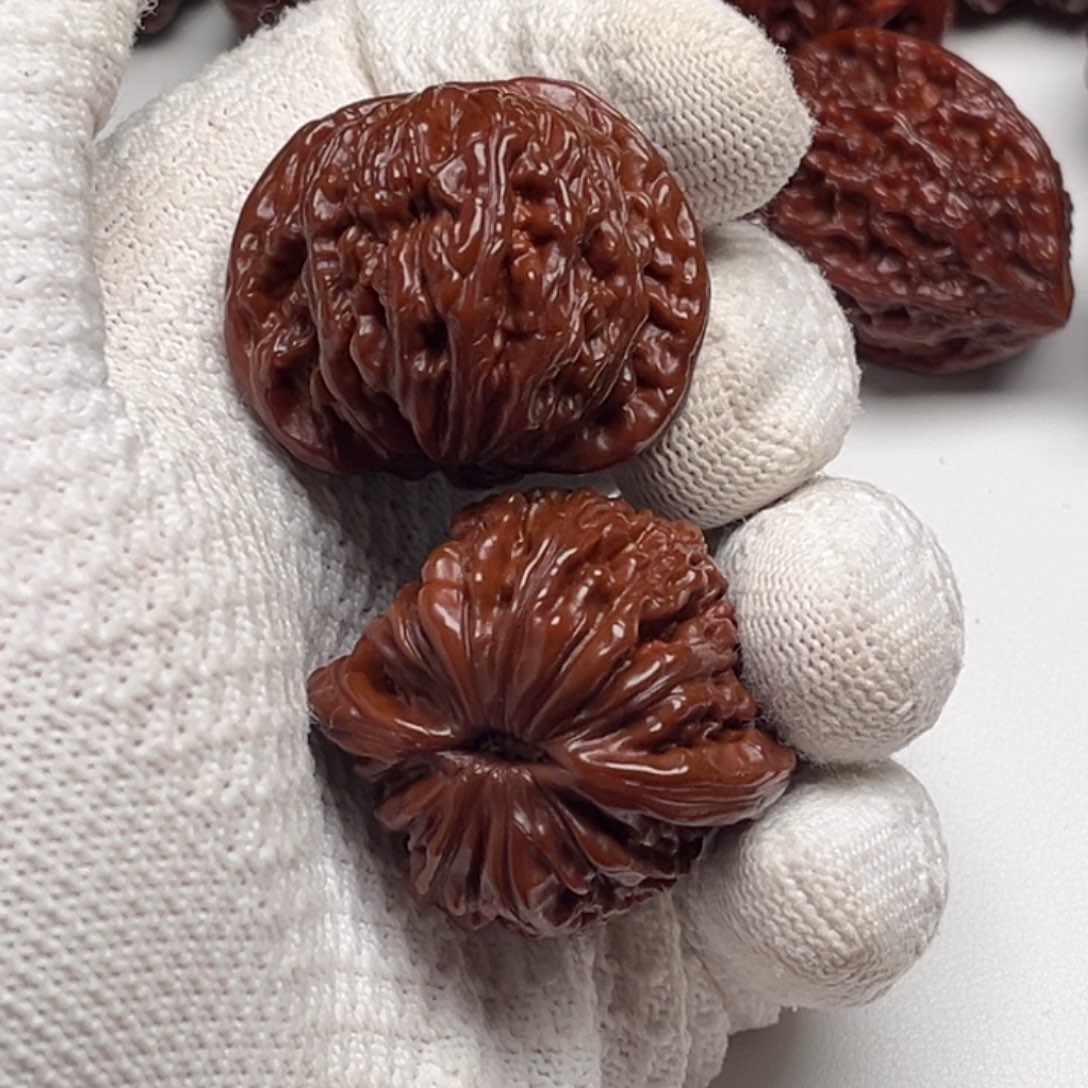 低***哥吊坠桃核文玩核桃链接