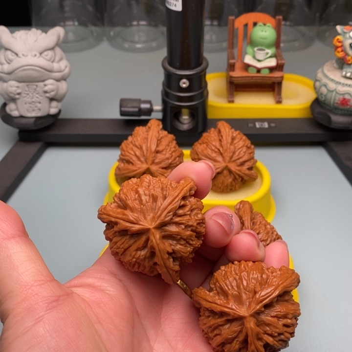 文玩核桃吊坠42尺寸白狮子