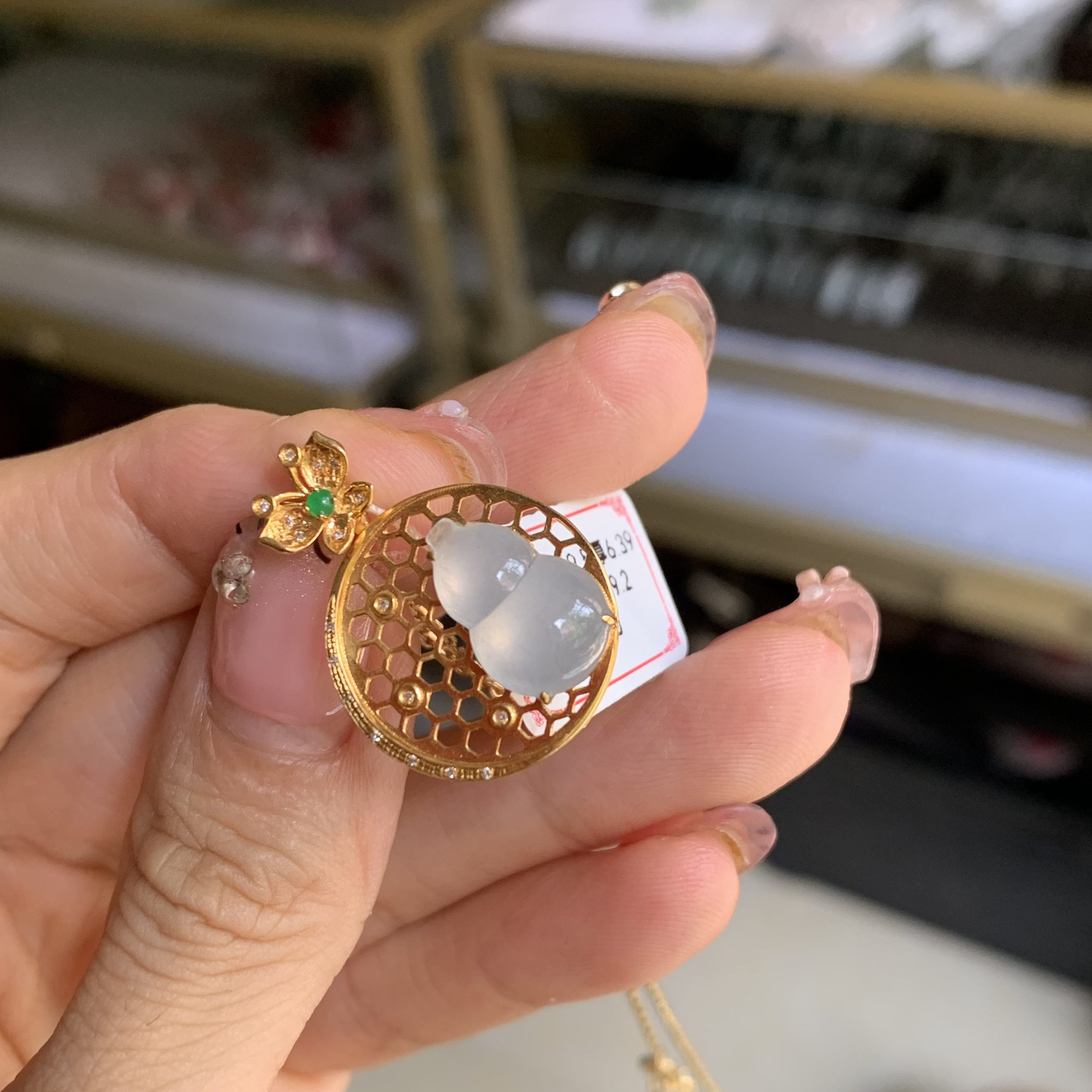 18k金镶钻石天然缅甸A货翡翠高冰起胶感葫芦吊坠