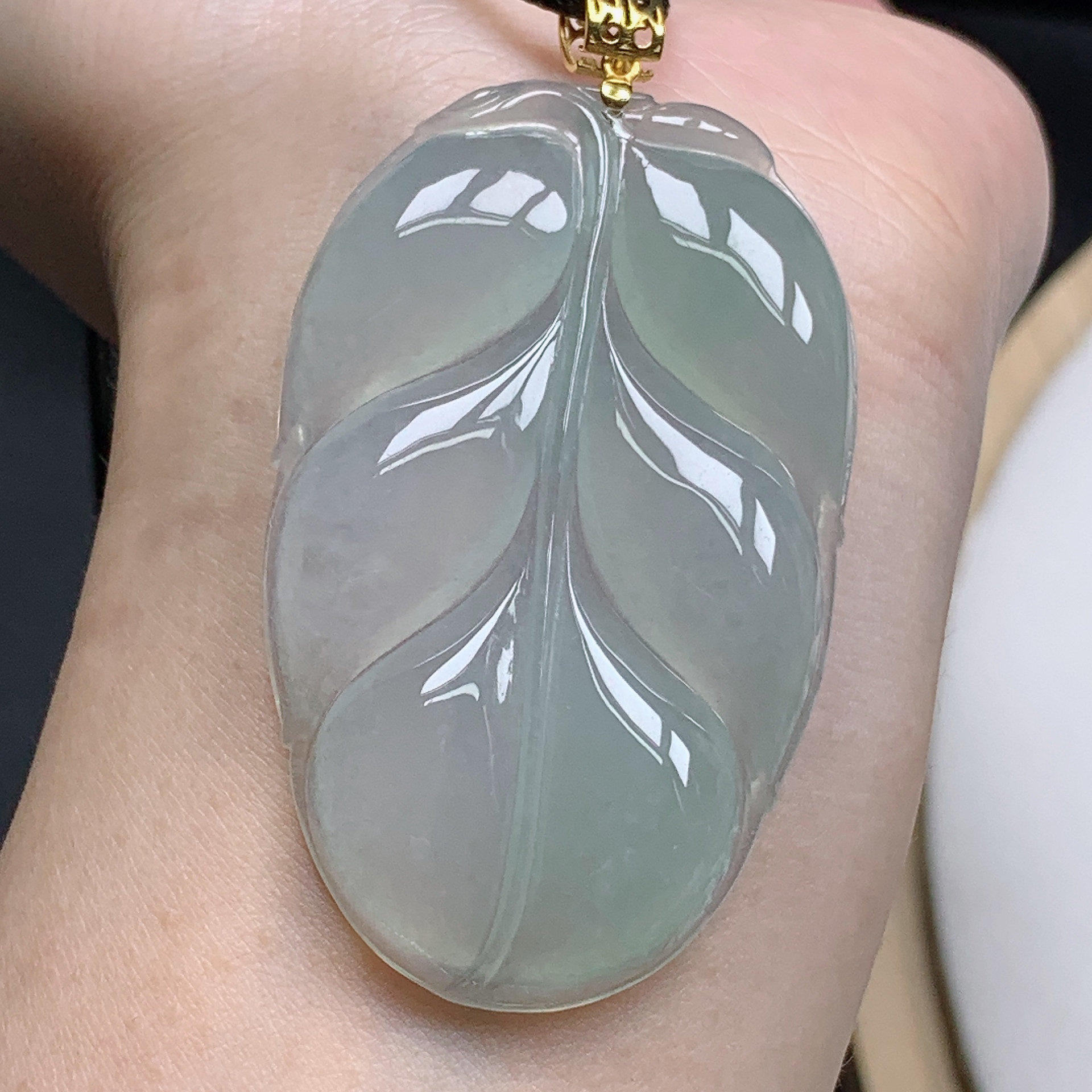 缅甸天然A货翡翠18K金扣头镶嵌冰种起胶大叶子吊坠