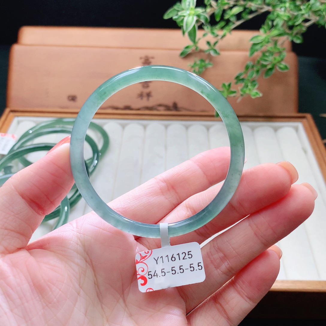 未镶嵌手镯（圆镯）翡翠